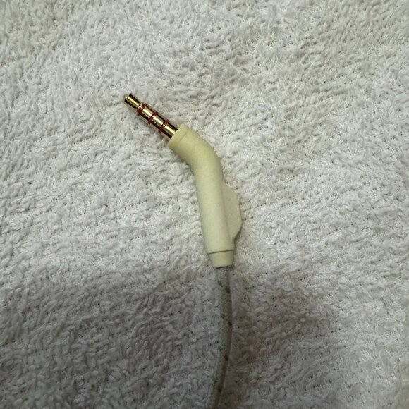 JBL Quantum 50 Wired, In-Ear Gaming Headphones with Inline Control, White - Picture 7 of 7